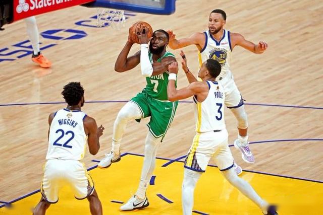 原帅24分施韦德23+13+14 山西5人上双大胜江苏